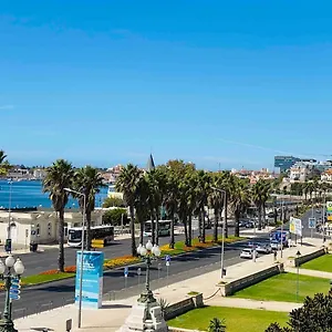 Apartment Sea View 2 Mins Walk To And Casino, Estoril