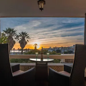 Apartment Sea View W Balcony 2 Mins Walk To & Casino, Estoril